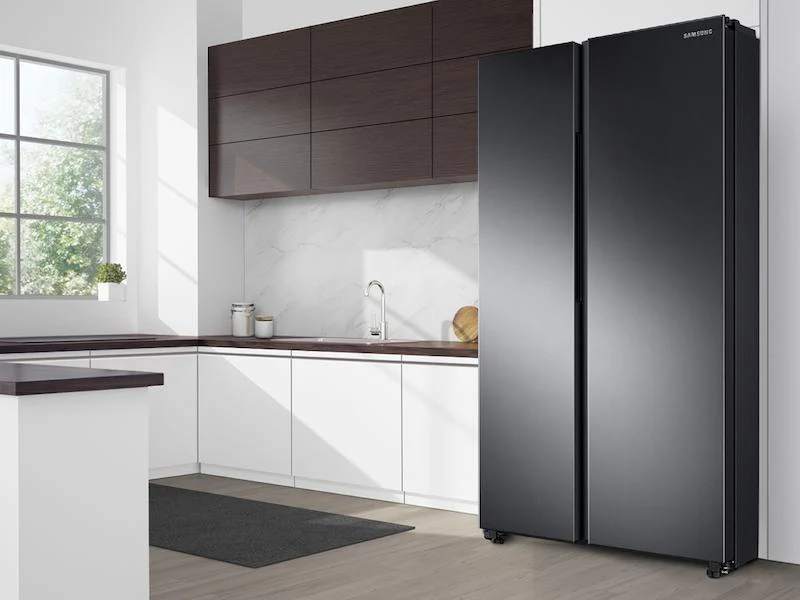 28 cu. ft. Smart Side-by-Side Refrigerator in Black Stainless Steel - Image 3