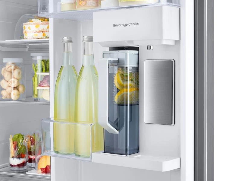 Samsung RS28CB760012AA Bespoke Side-by-Side 28 cu. ft. Refrigerator with Beverage Center™ in White Glass - Image 6