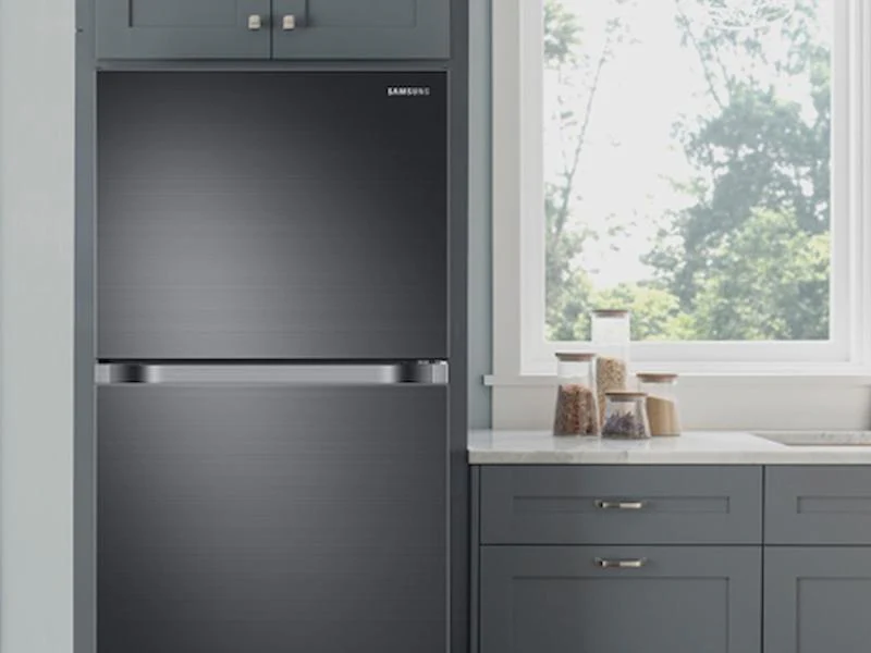 Samsung RT18M6215SG 18 cu. ft. Top Freezer Refrigerator with FlexZone™ and Ice Maker in Black Stainless Steel - Image 10