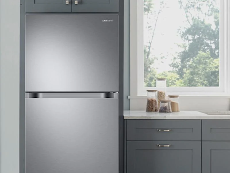 18 cu. ft. Top Freezer Refrigerator with FlexZone™ and Ice Maker in Stainless Steel - Image 7