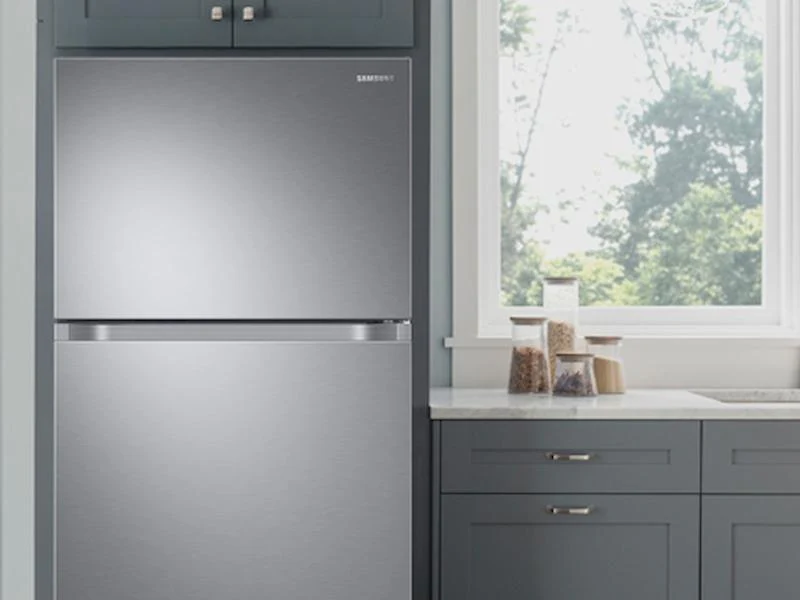 Samsung 21 cu. ft. Top Freezer Refrigerator with FlexZone™ in Stainless Steel - Image 8