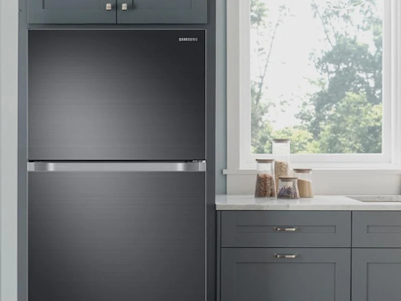 21 cu. ft. Top Freezer Refrigerator with FlexZone™ and Ice Maker in Black Stainless Steel - Image 9