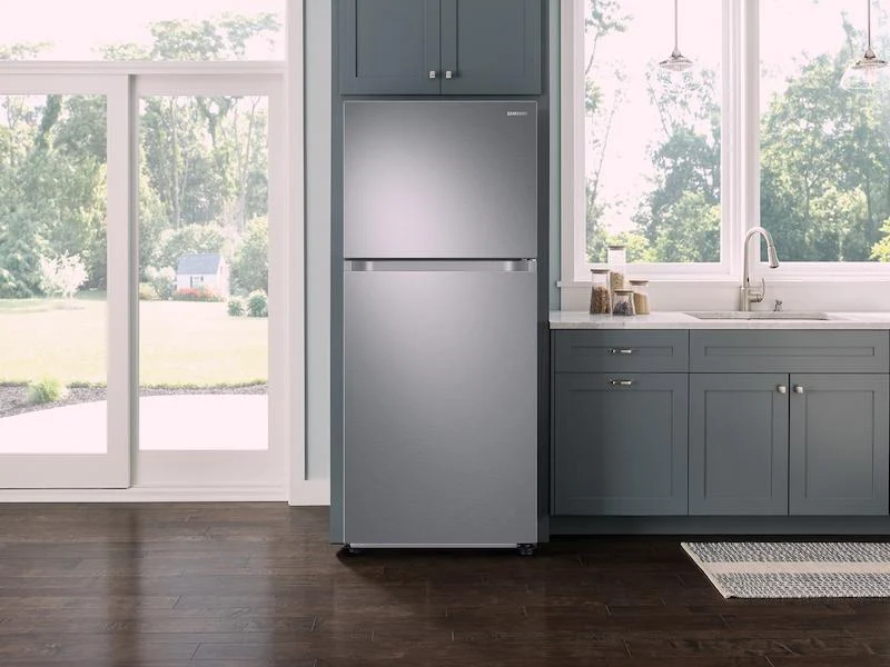 Samsung RT21M6215SR 21 cu. ft. Top Freezer Refrigerator with FlexZone™ and Ice Maker in Stainless Steel - Image 2