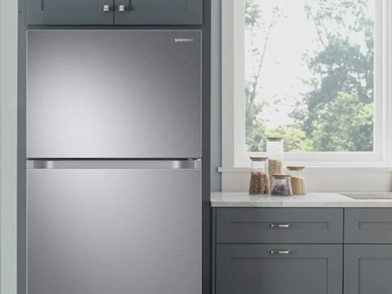 Samsung RT21M6215SR 21 cu. ft. Top Freezer Refrigerator with FlexZone™ and Ice Maker in Stainless Steel - Image 9
