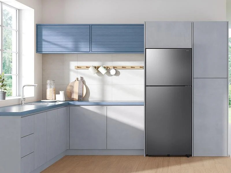 Samsung RT70F18LASR 18 cu. ft. Top Freezer Refrigerator with Ice Maker in Stainless Steel - Image 8
