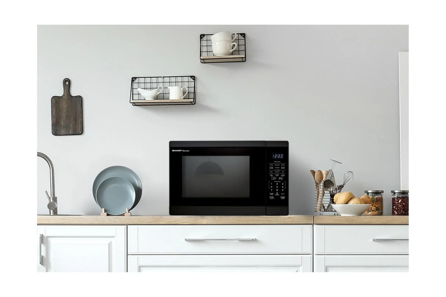 SMC1461KB Sharp 1.4 cu. ft. 1100W Black Countertop Microwave Oven - Image 6