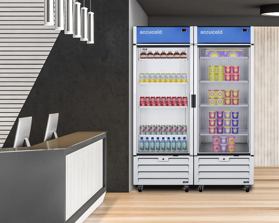 Summit SCRR261GLH 30" Wide Commercial Beverage Refrigerator - Image 4