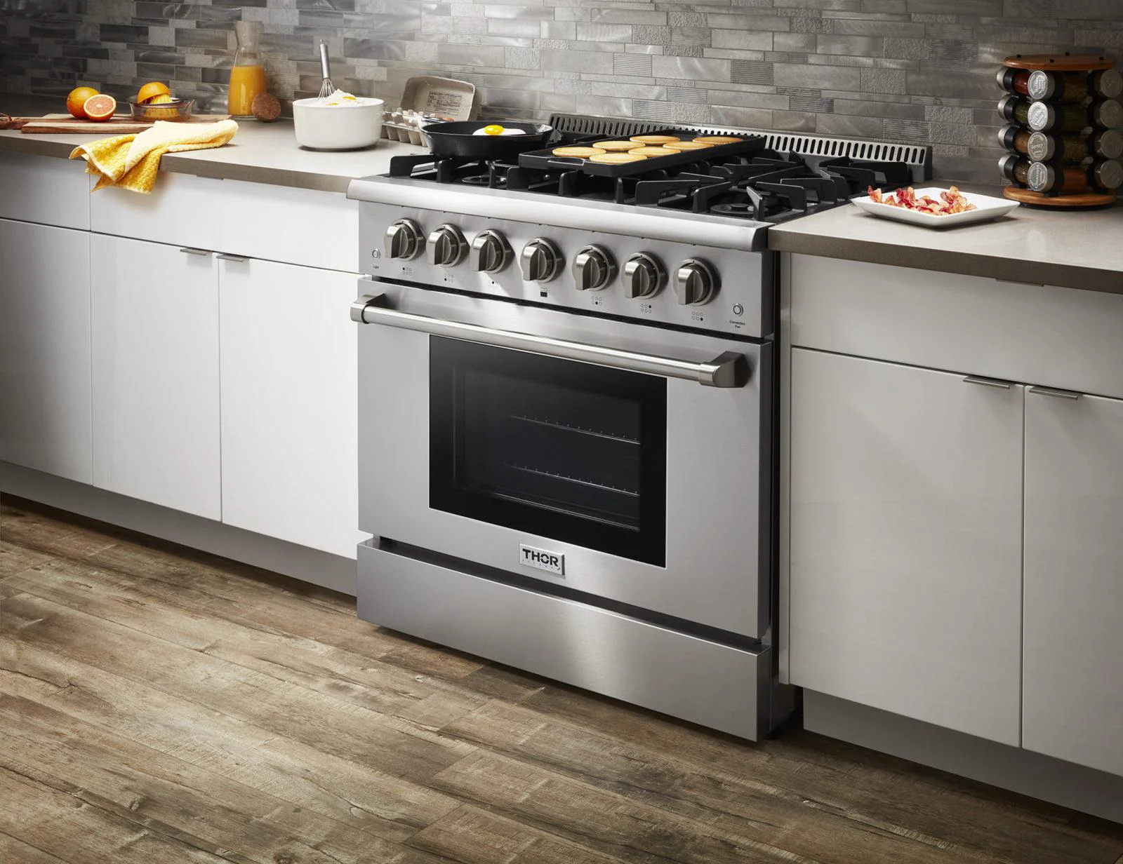 HRD3606ULP Thor Kitchen 36-inch Professional Dual Fuel Liquid Propane Range - Image 3