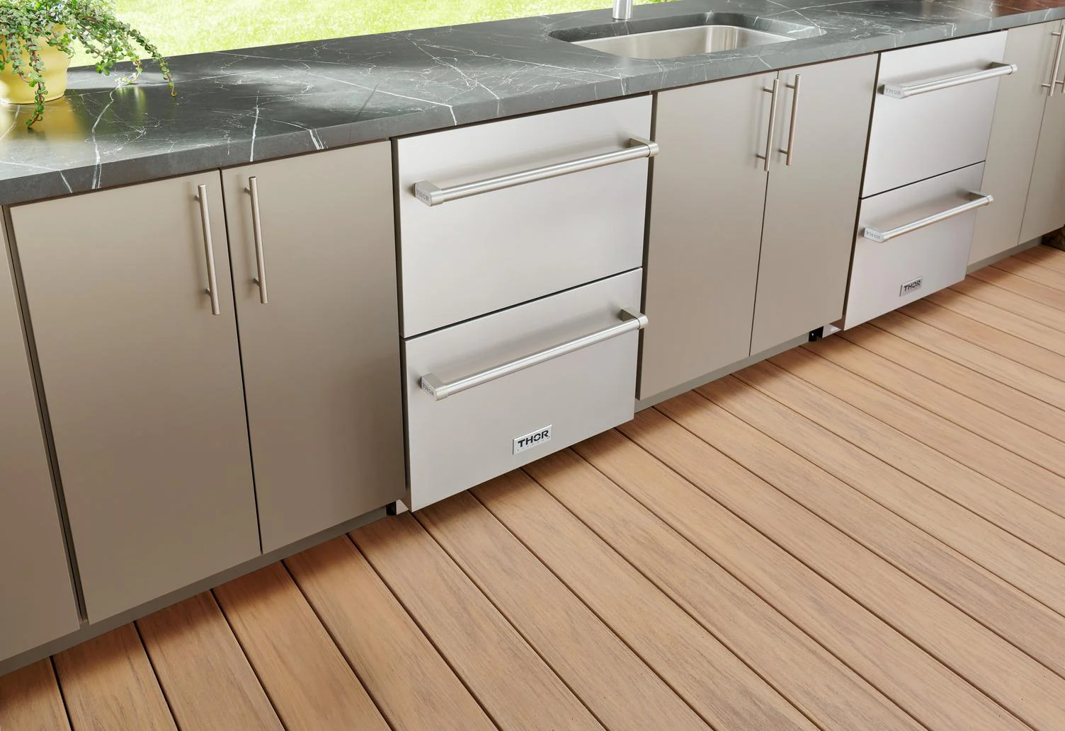 TRZ24U Thor Kitchen 24-inch Indoor Outdoor Freezer Drawer - Image 10
