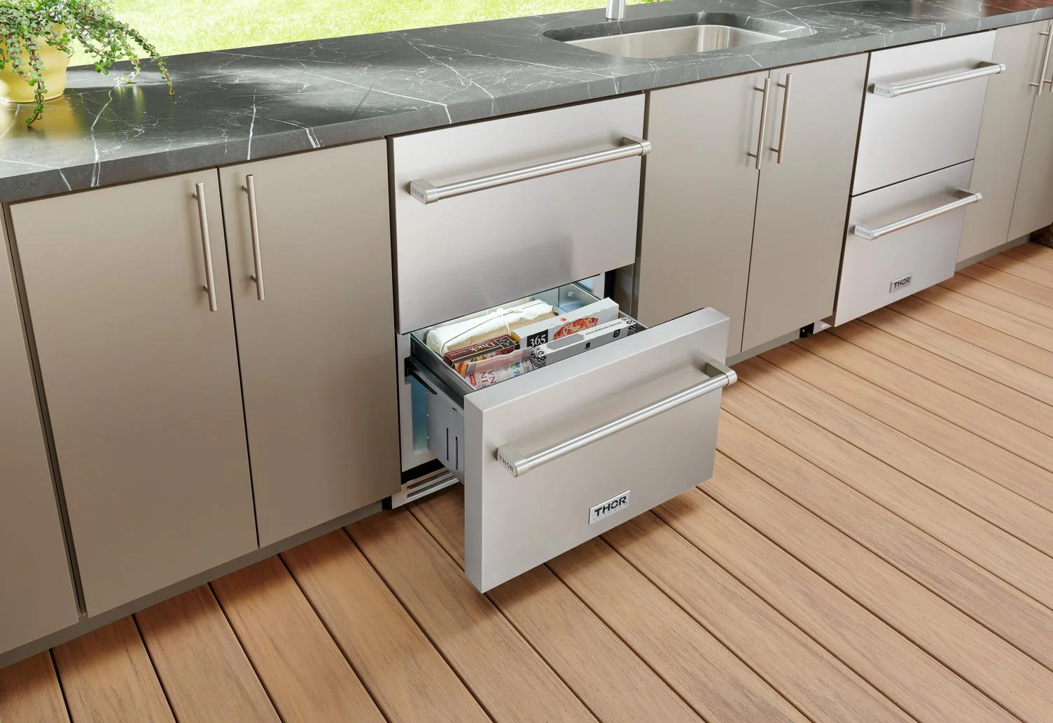 TRZ24U Thor Kitchen 24-inch Indoor Outdoor Freezer Drawer - Image 9
