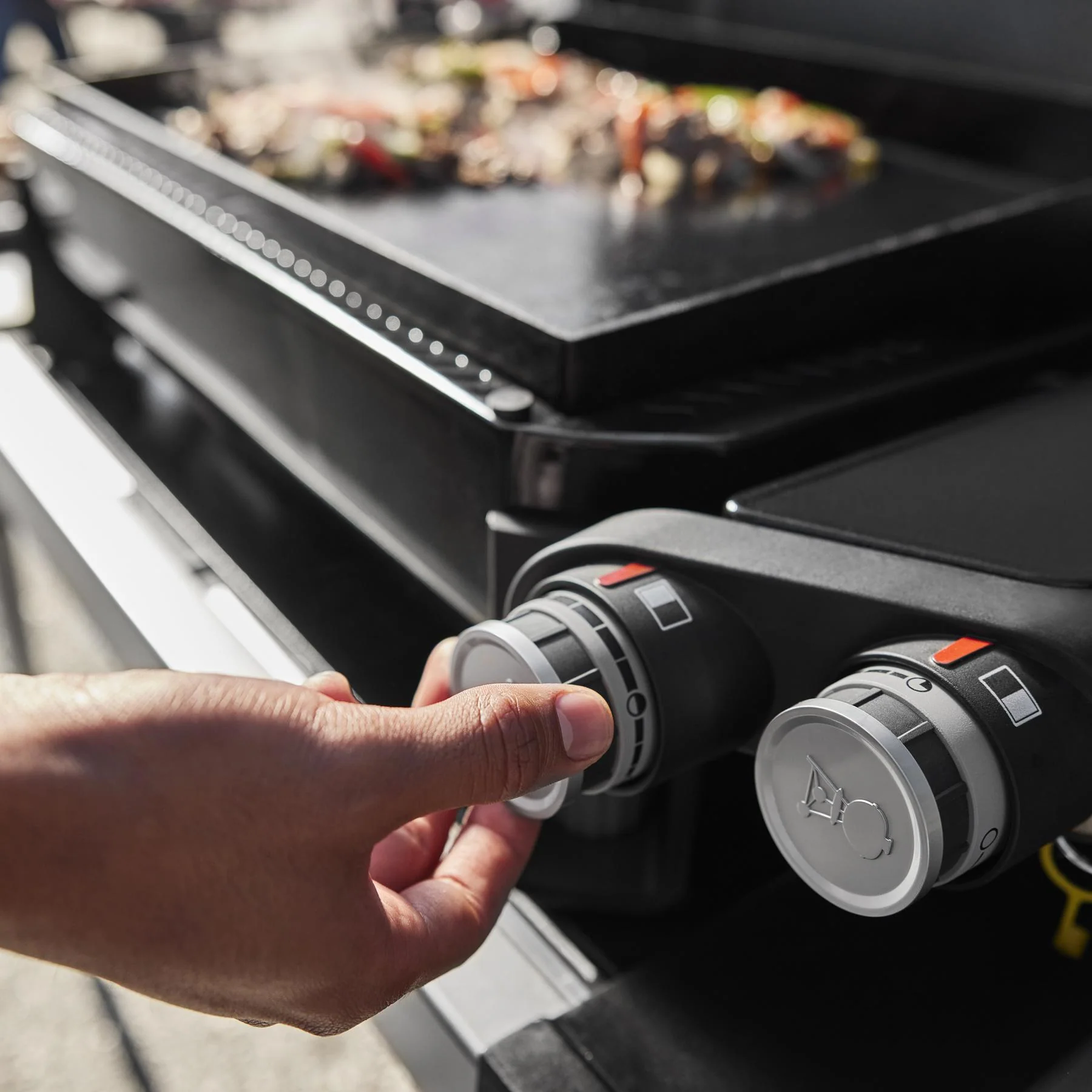 Weber 1500013 Slate® 30" Rust-Resistant Griddle with Extendable Side Table (Liquid Propane) - Black - Image 4