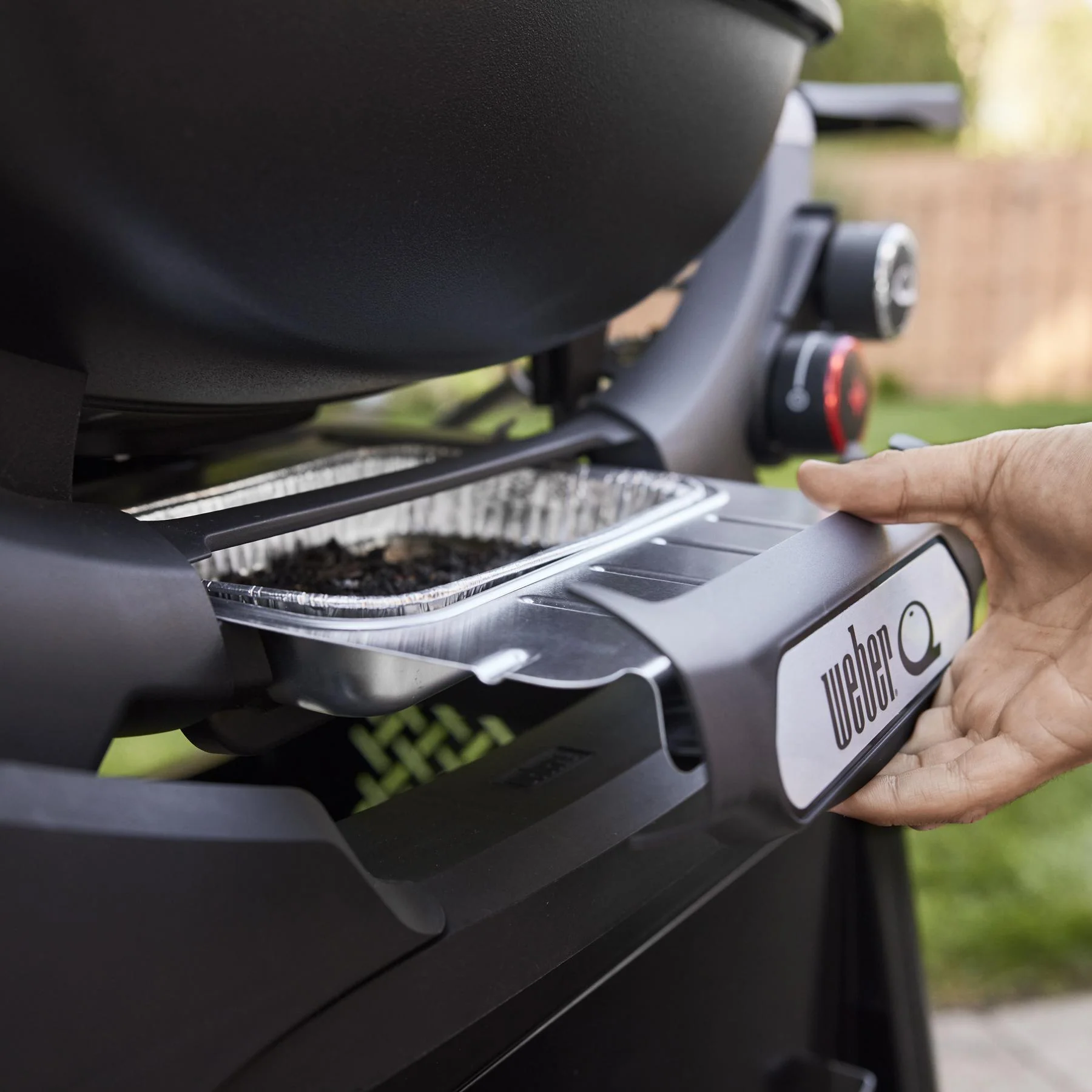 Weber 1500390 Q 2800N+ Gas Grill with Stand (Liquid Propane) - Midnight Black - Image 4