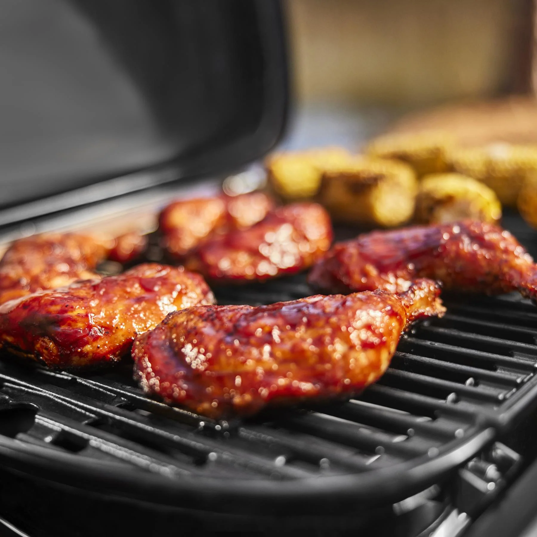 1500460 Weber Traveler® Compact Portable Gas Grill - Black - Image 2