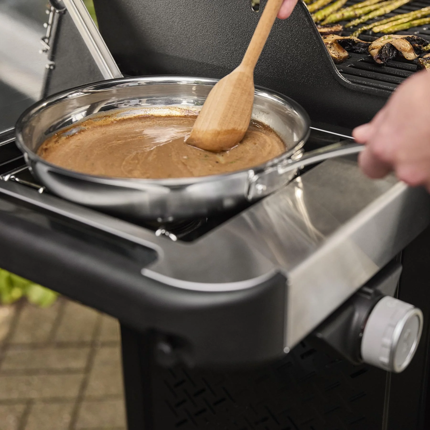 Weber 1500787 Spirit® EP-435 Gas Grill (Natural Gas) - Black - Image 4