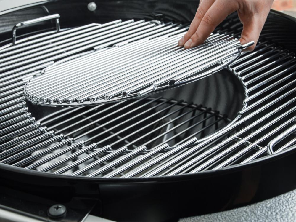 Weber 15501001 Performer Deluxe Charcoal Grill 22" - Black - Image 10