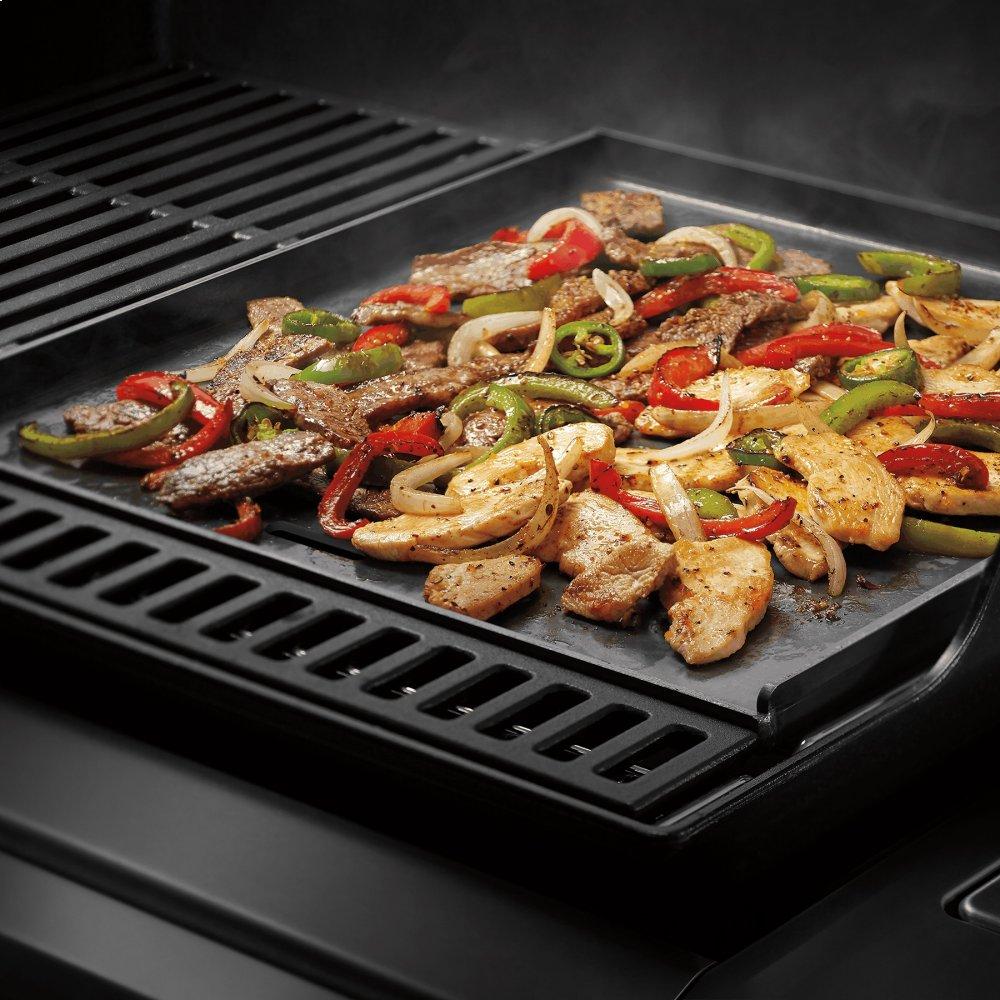 GENESIS E-325s with WEBER CRAFTED Griddle - LP - Image 5