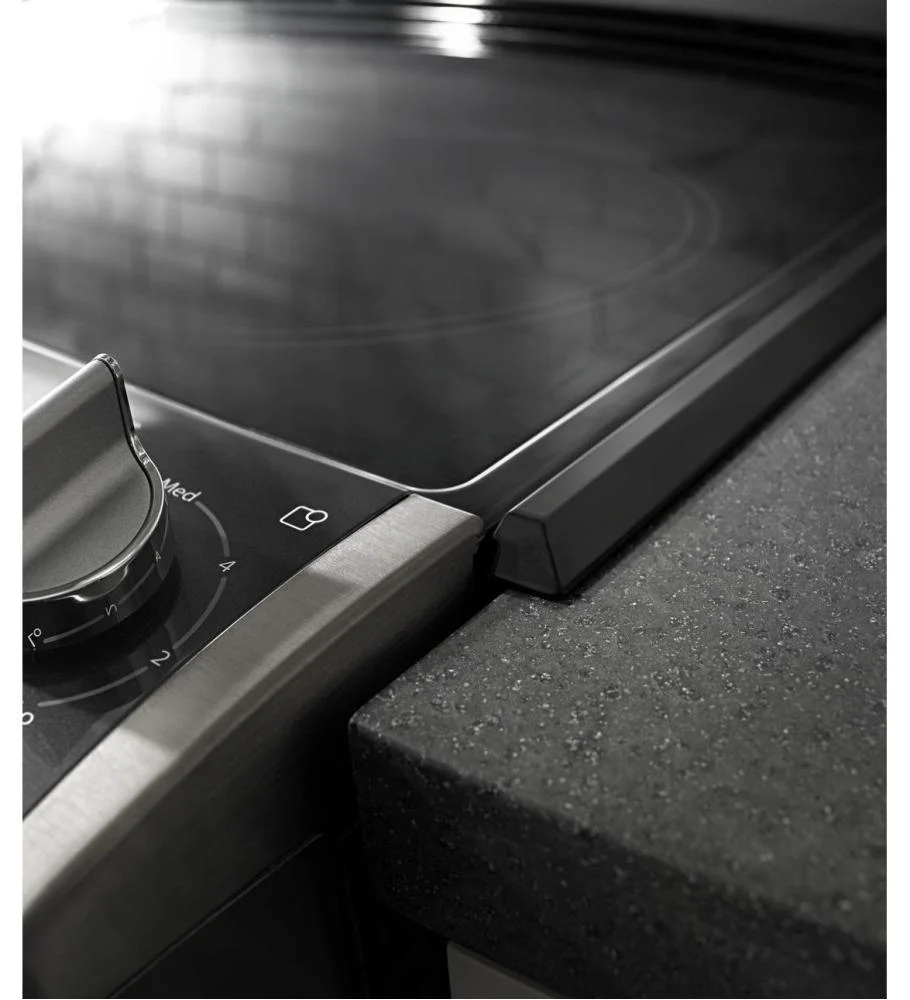 Whirlpool WEE760H0DE 6.2 cu. ft. Front-Control Electric Range with True Convection - Image 5