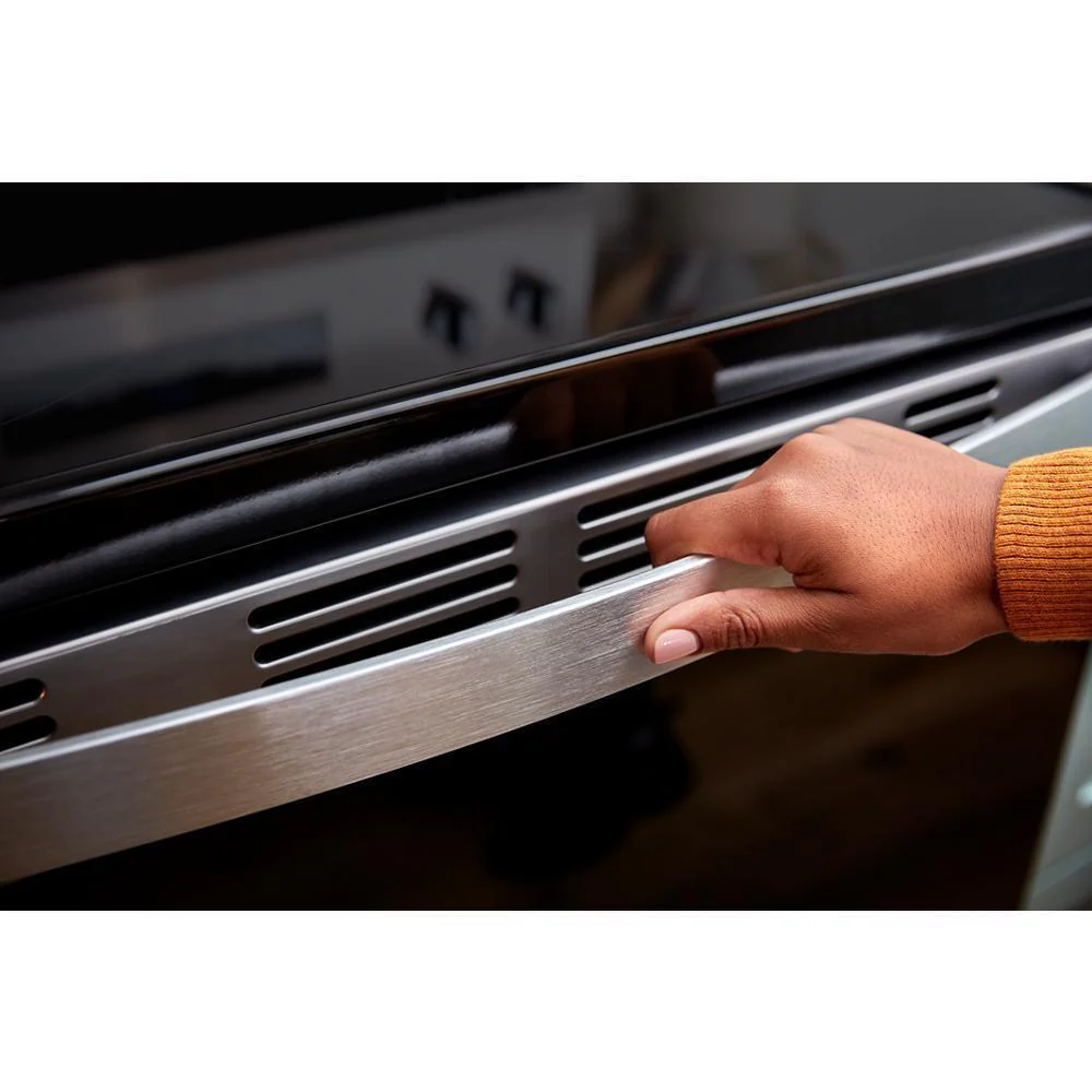 Whirlpool WFES3330RZ 30-inch Electric Range with Steam Clean - Image 11
