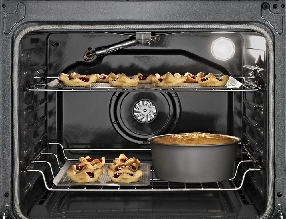 Whirlpool WFG540H0EH 5.8 Cu. Ft. Freestanding Gas Range with Center Burner - Image 4